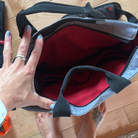 Skip hop diaper bag - Picture 3 of 4